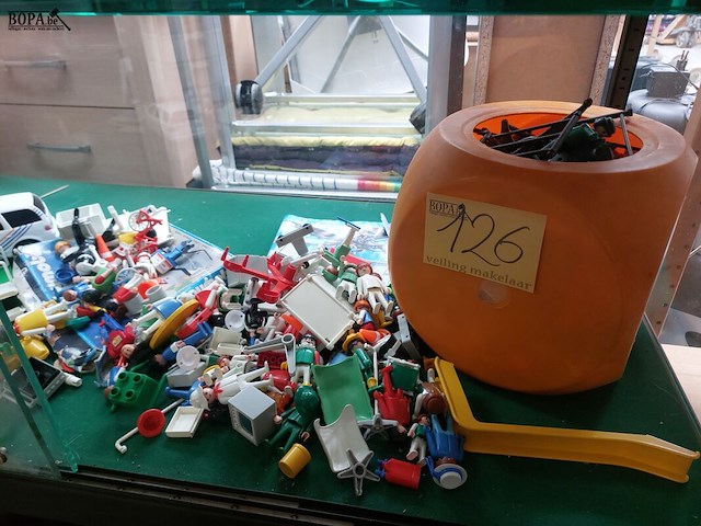 Lot 126 - lot playmobil - afbeelding 1 van  3