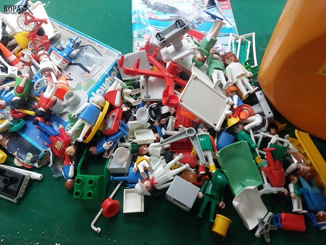 Lot 126 - lot playmobil - afbeelding 2 van  3