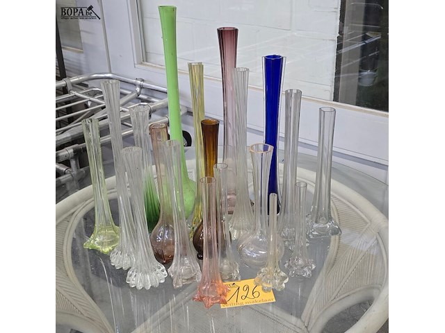 Lot 126 - lot solifleur vazen ong 19 stuks - afbeelding 1 van  4