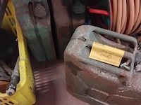 Lot 126 - militaire jerrycan van plaatstaal - 20l met vloeistof (woii) - afbeelding 1 van  3