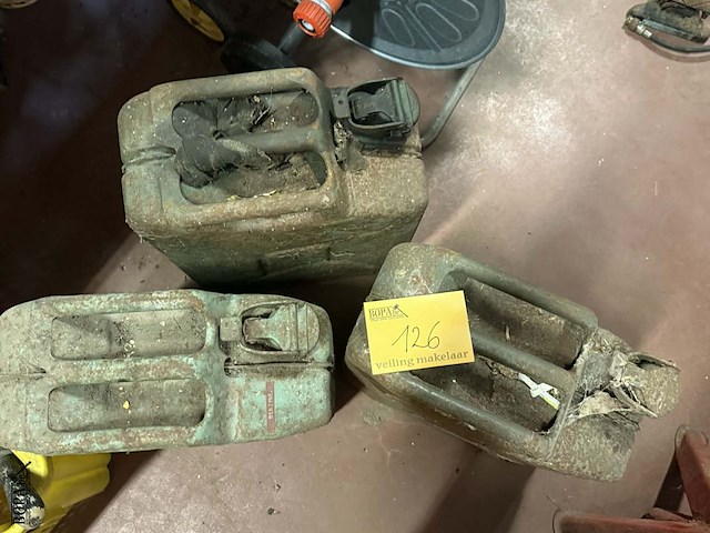 Lot 126 - militaire jerrycan van plaatstaal - 20l met vloeistof (woii) - afbeelding 2 van  3