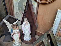 Lot 126 - religieuze beelden in kapel - afbeelding 1 van  3