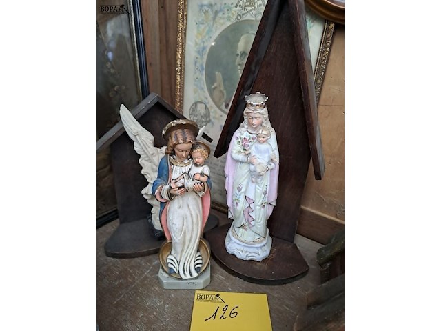 Lot 126 - religieuze beelden in kapel - afbeelding 3 van  3