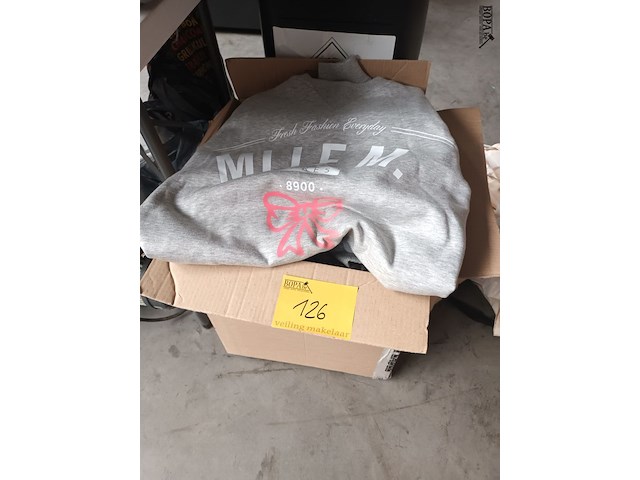 Lot 126 - sweater mlle m. 15 stuks - afbeelding 1 van  3