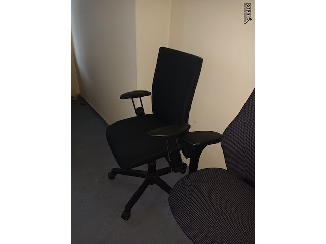 Lot 127 - bureaustoel. 3 stuks - afbeelding 2 van  3