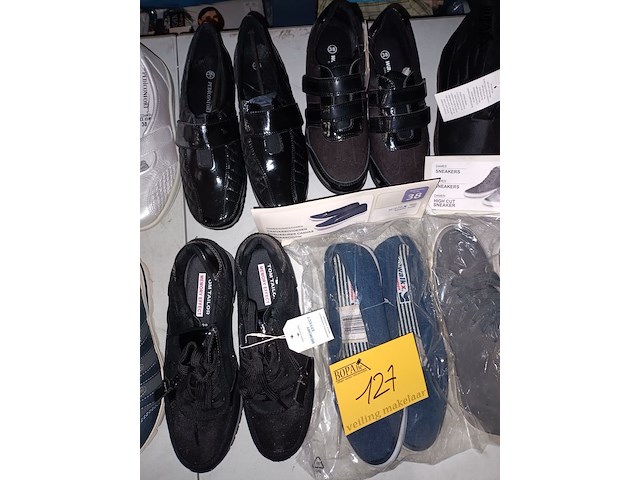 Lot 127 - damesschoenen - afbeelding 3 van  4