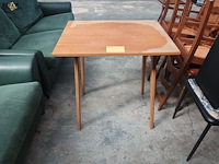 Lot 127 - houten keukentafel - afbeelding 1 van  3