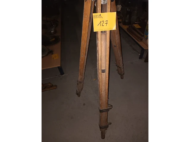 Lot 127 - houten statief - afbeelding 3 van  3