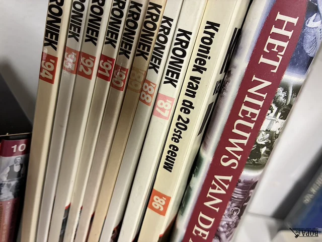 Lot 127 - lot boeken en dvd's over de wereld - afbeelding 5 van  5