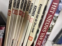 Lot 127 - lot boeken en dvd's over de wereld - afbeelding 5 van  5