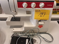 Lot 127 - naaimachine - afbeelding 1 van  3