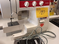 Lot 127 - naaimachine - afbeelding 3 van  3