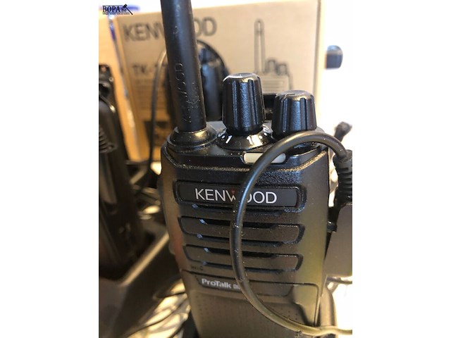Lot 127 - walkie talkies kenwood - afbeelding 1 van  4