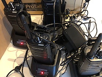 Lot 127 - walkie talkies kenwood - afbeelding 2 van  4