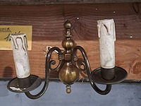 Lot 127 - wandarmaturen in messing met kaarsenhouders - klassieke stij - afbeelding 2 van  2