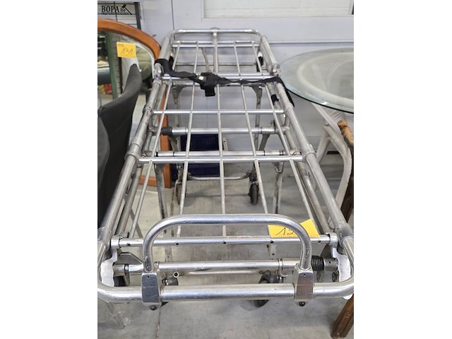 Lot 128 - alu ambulance berrie - afbeelding 1 van  3