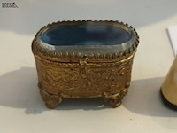 Lot 128 - antieke doosjes, bril en broche - afbeelding 4 van  6