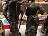 Lot 128 - beeld man en vrouw in gips. 2 stuks - afbeelding 5 van  5