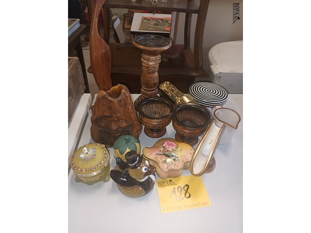Lot 128 - decoratie. 13 stuks - afbeelding 1 van  4
