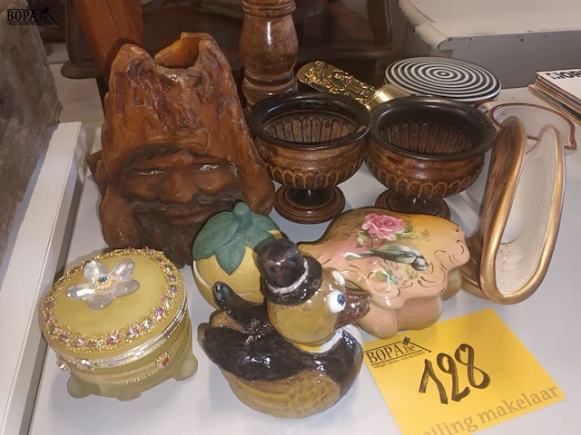 Lot 128 - decoratie. 13 stuks - afbeelding 3 van  4