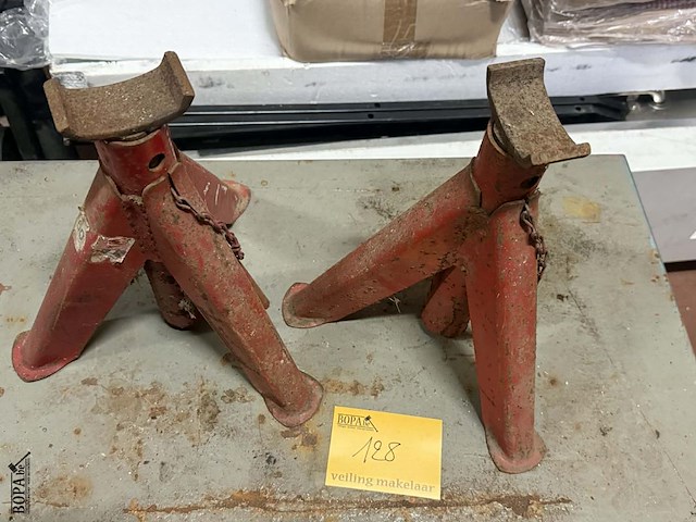 Lot 128 - garagekrikken 2 stuks - afbeelding 1 van  2