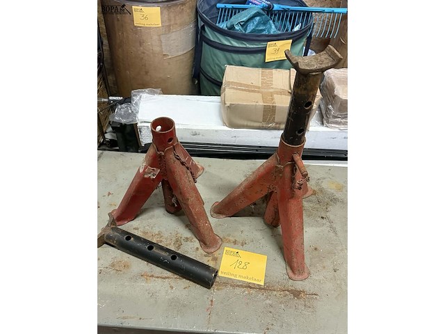 Lot 128 - garagekrikken 2 stuks - afbeelding 2 van  2