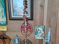 Lot 128 - groot lot diverse religieuze wanddecoratie - afbeelding 2 van  7