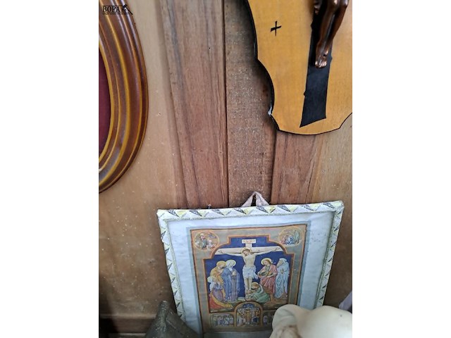Lot 128 - groot lot diverse religieuze wanddecoratie - afbeelding 6 van  7