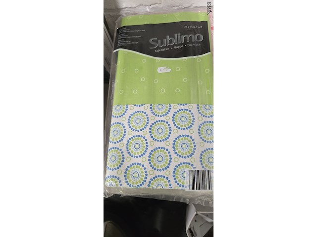 Lot 128 - herbruikbare papieren tafellakens 8 stuks - afbeelding 2 van  8