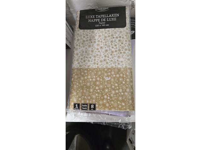 Lot 128 - herbruikbare papieren tafellakens 8 stuks - afbeelding 6 van  8