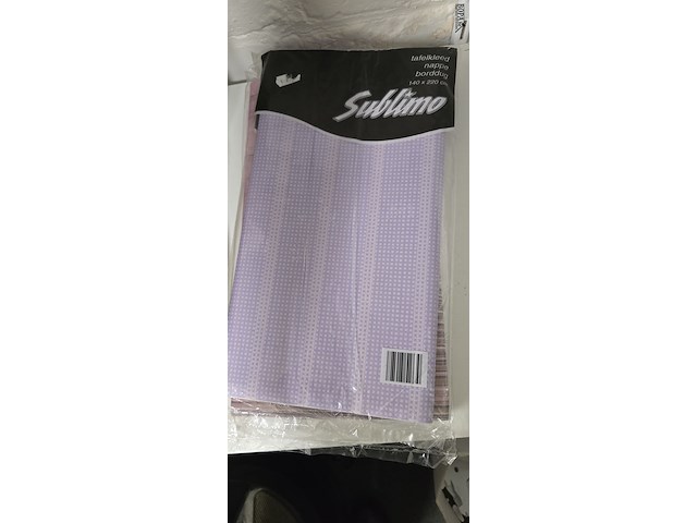 Lot 128 - herbruikbare papieren tafellakens 8 stuks - afbeelding 7 van  8