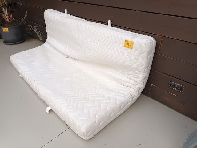 Lot 128 - matras - afbeelding 2 van  2