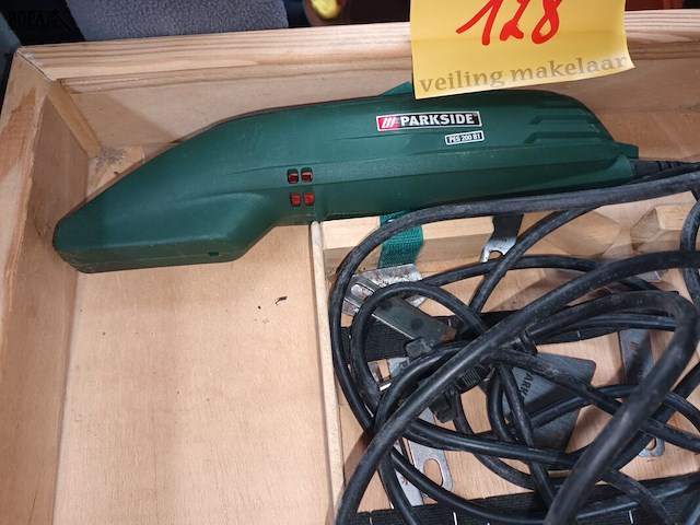 Lot 128 - parkside elektrische schraper - afbeelding 3 van  4