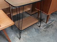 Lot 128 - retro bijzettafel op wielen - afbeelding 2 van  2