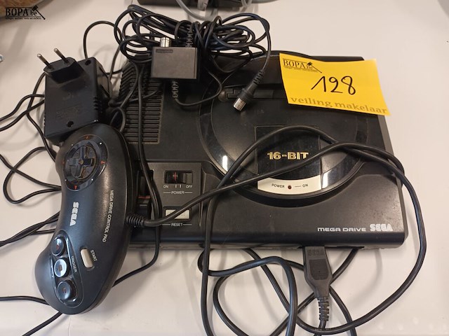 Lot 128 - sega mega drive 16-bit - afbeelding 1 van  3