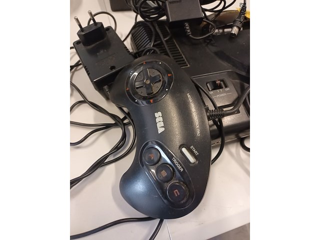 Lot 128 - sega mega drive 16-bit - afbeelding 2 van  3