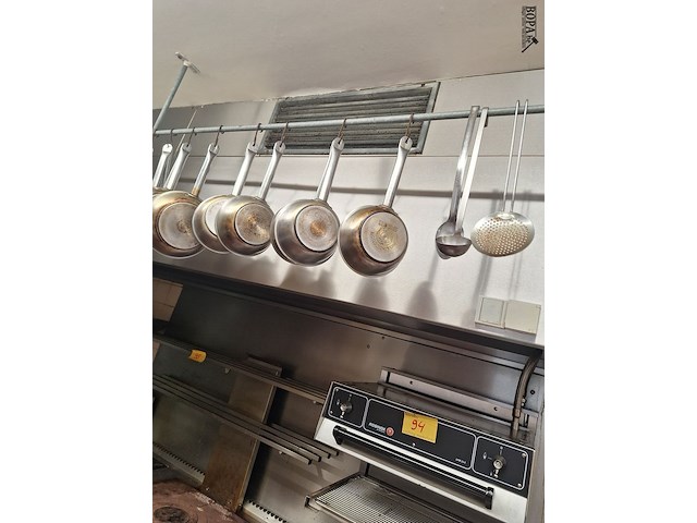Lot 128 - steelpannen en keukengerei, 26 stuks - afbeelding 2 van  3