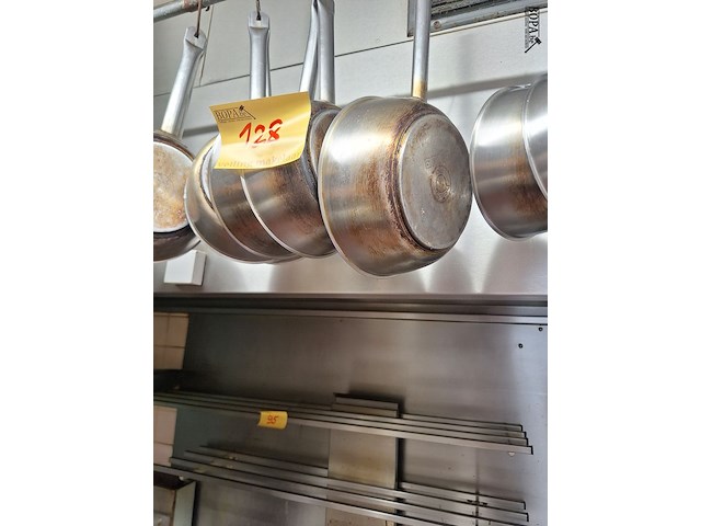 Lot 128 - steelpannen en keukengerei, 26 stuks - afbeelding 3 van  3
