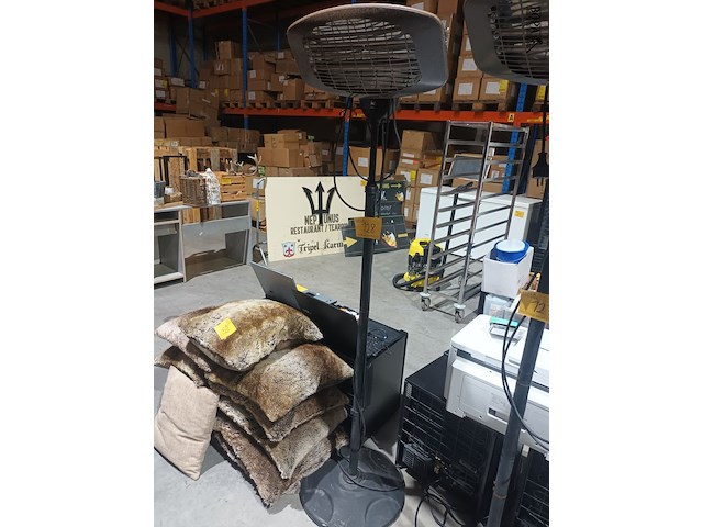 Lot 128 - terrasverwarmer tuv - afbeelding 2 van  3