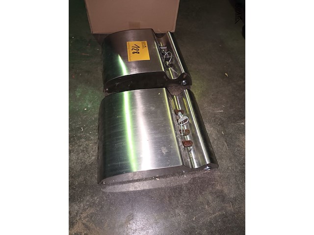 Lot 128 - wand asbak. 2 stuks - afbeelding 2 van  3