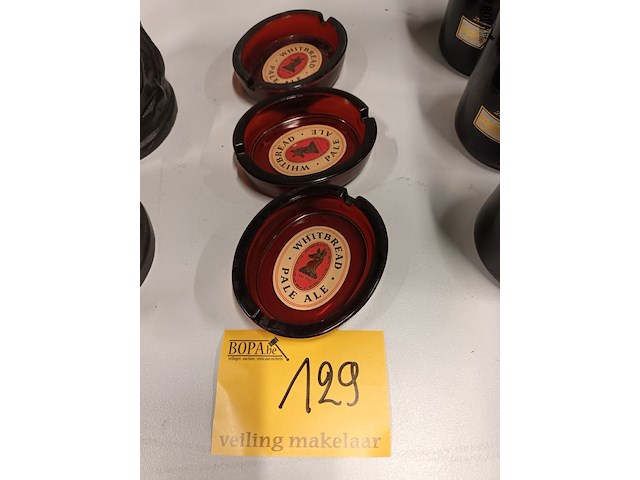 Lot 129 - asbakken. 3 stuks - afbeelding 1 van  3