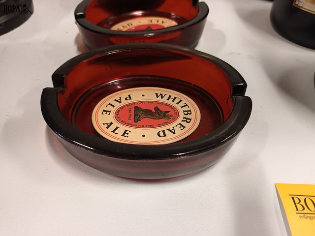 Lot 129 - asbakken. 3 stuks - afbeelding 2 van  3