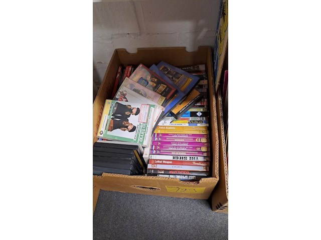 Lot 129 - doos diverse dvd's - afbeelding 1 van  3