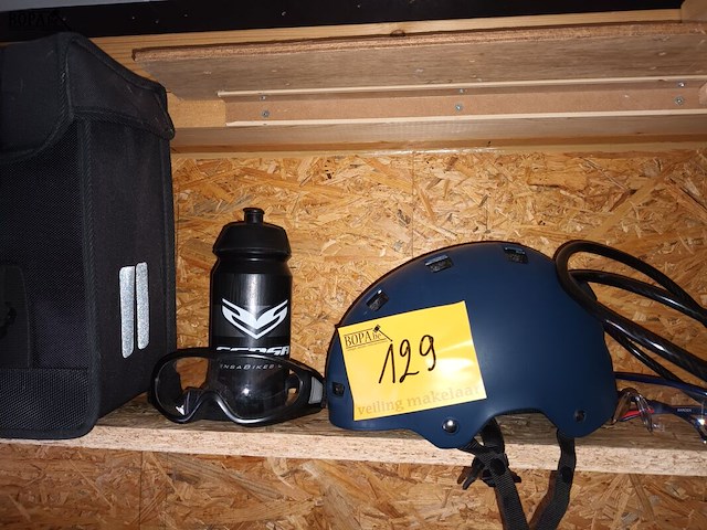 Lot 129 - fietsbenodigdheden. 11 stuks - afbeelding 1 van  5