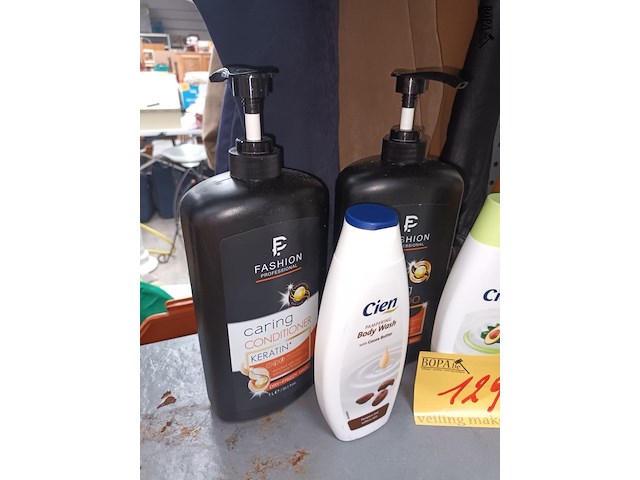 Lot 129 - haarproducten - 6 stuks - afbeelding 2 van  3