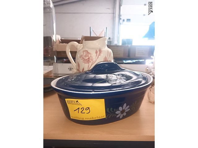 Lot 129 - kan en ovenschotel - afbeelding 1 van  3