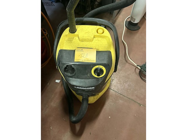 Lot 129 - karcher wd5.200m met droogzuiger zonder accessoires - afbeelding 1 van  3