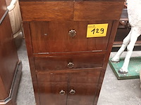 Lot 129 - kastje