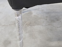 Lot 129 - nieuwe stoelen in lederlook 2 stuks - afbeelding 4 van  4