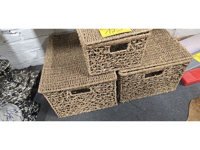 Lot 129 - rotan manden met deksel 3 stuks - afbeelding 3 van  3